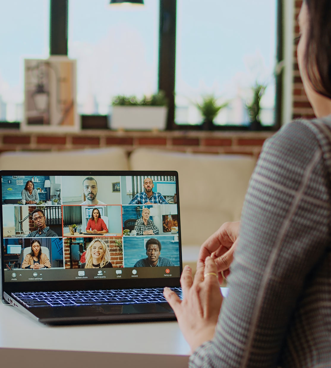 9 people on a Zoom meeting.