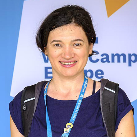 Lumi Ciobanu headshoot at WordCamp Turin 2024